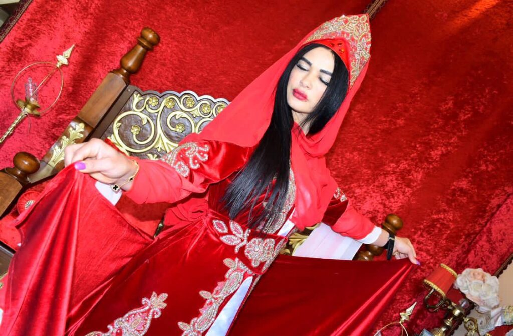 Ex-Modelo mineira Priscila Latoia se diverte na Turquia