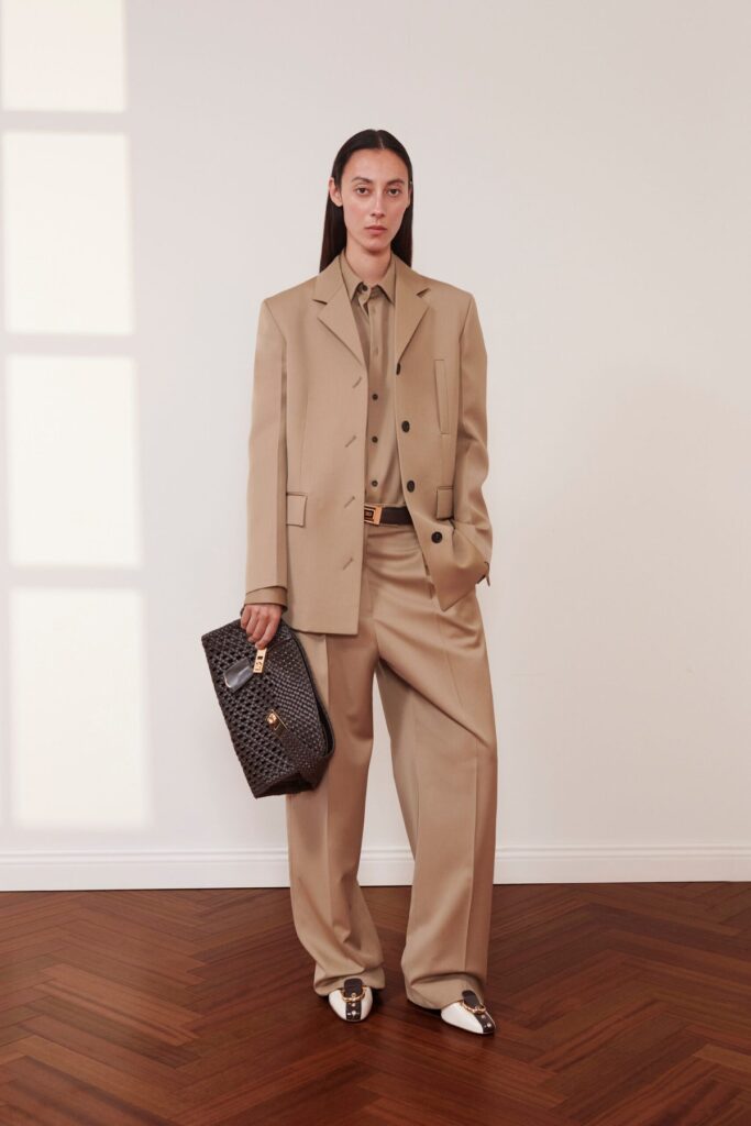 Ferragamo aposta em herança e elegância atemporal