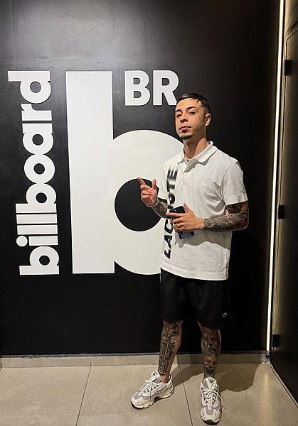 MC Tuto visita a Billboard Brasil para falar sobre o álbum Levada do 2T