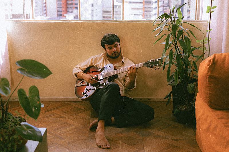 Breno Branches lança álbum indie “eu;quando” que transforma cotidiano em canção