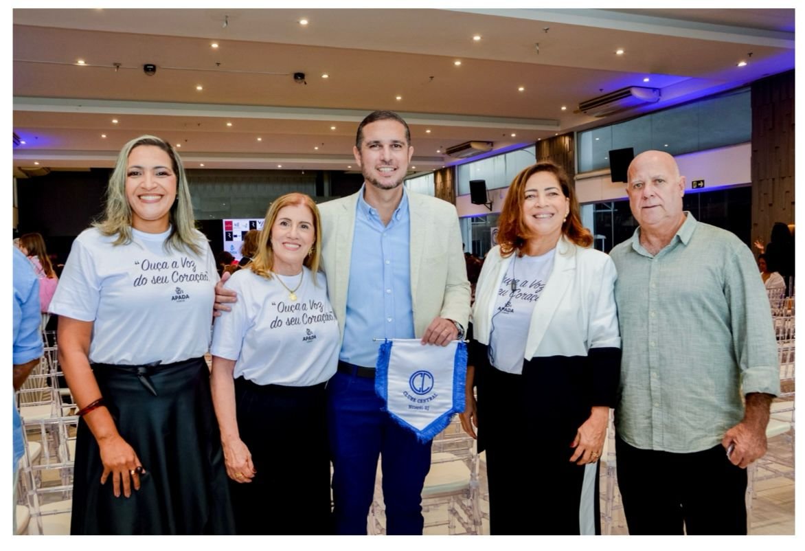 Edinéia Dutra assina a organização do desfile beneficente da APADA Niterói e emociona com evento de impacto social 1 Edinéia Dutra assina a organização do desfile beneficente da APADA Niterói e emociona com evento de impacto social