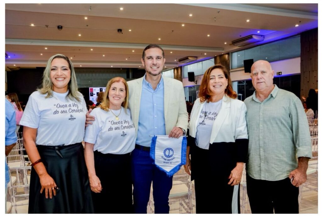 Edinéia Dutra assina a organização do desfile beneficente da APADA Niterói e emociona com evento de impacto social