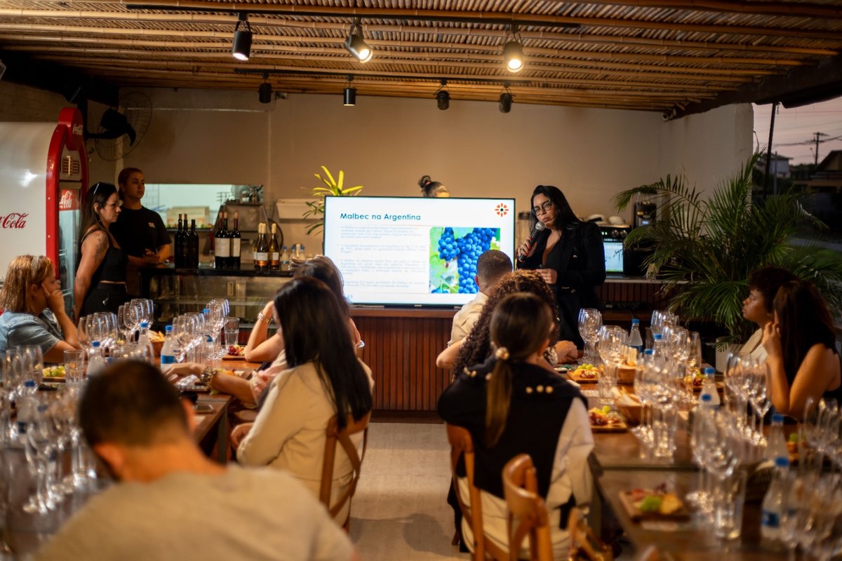 Wine in Búzios entra em sua segunda semana com jantares harmonizados, vinhos especiais e experiências artísticas 1 Wine in Búzios entra em sua segunda semana com jantares harmonizados, vinhos especiais e experiências artísticas