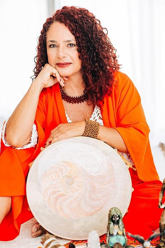 Larissa Rios fortalece atuação em desenvolvimento humano e bem-estar animal com metodologia própria