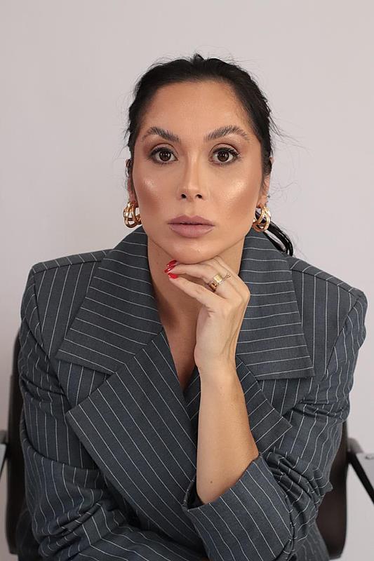 Dra. Claudiana Melo: referência em estética facial, símbolo de transformação e renascimento no Brasil