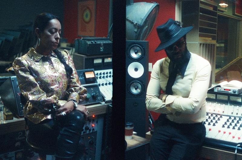 Samantha Schmütz e Adrian Younge lançam o aguardado álbum Samantha & Adrian pelo Linear Labs