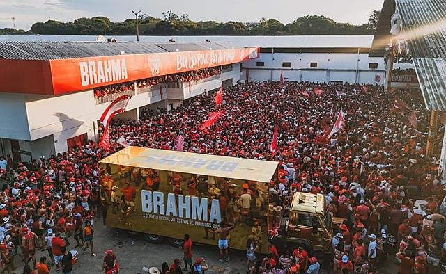 Brahma leva caminhão dourado para celebração do título do Garantido