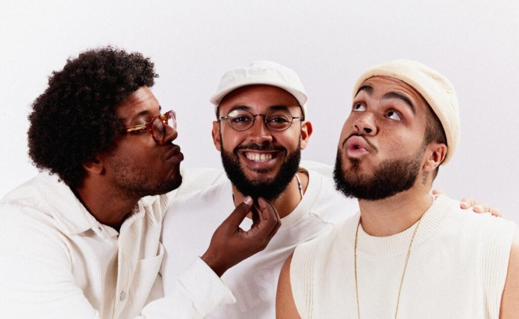 Gilsons segue rumo à turnê europeia e encerram a trajetória internacional do álbum “Pra Gente Acordar”