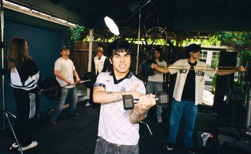 The Sophs revela o novo single e videoclipe “DEATH IN THE FAMILY”