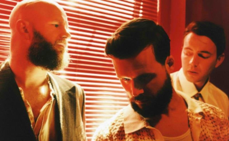 White Lies lança o single “In The Middle” e anuncia detalhes de seu sétimo álbum