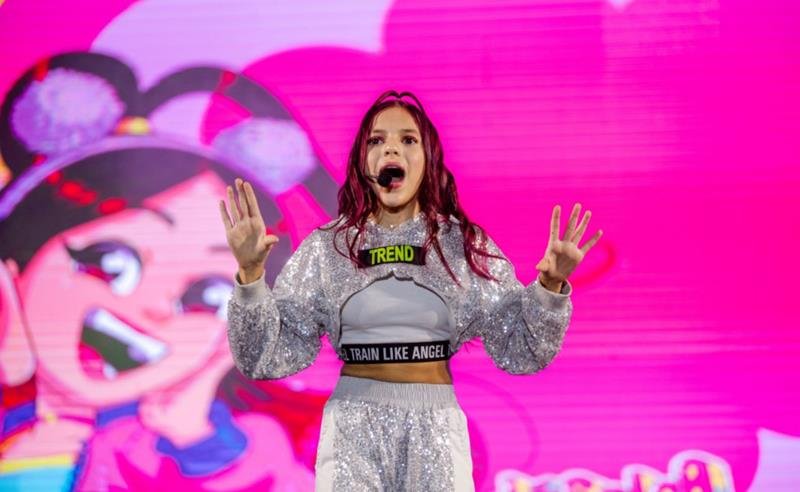 Jéssica Sousa brilha em dois shows marcantes e encanta o público infantojuvenil