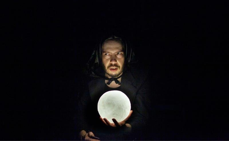 Com Claudio Amado, premiado espetáculo “Improvisa Comigo Esta Noite” volta aos palcos no Teatro Glauce Rocha