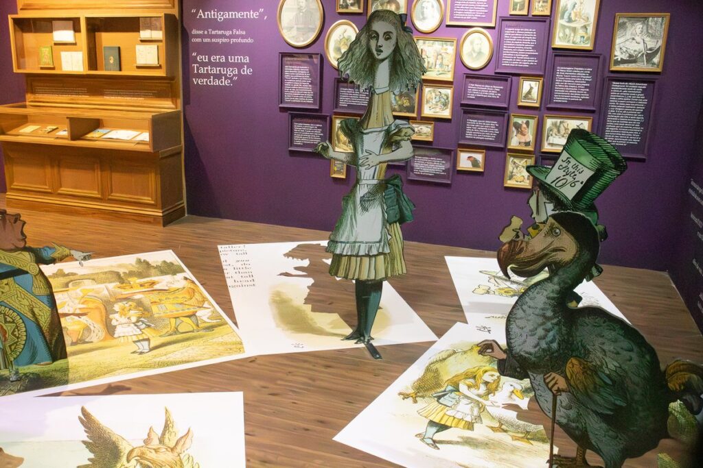 Plaza Niterói recebe exposição do lúdico País das Maravilhas, inédita no Rio de Janeiro