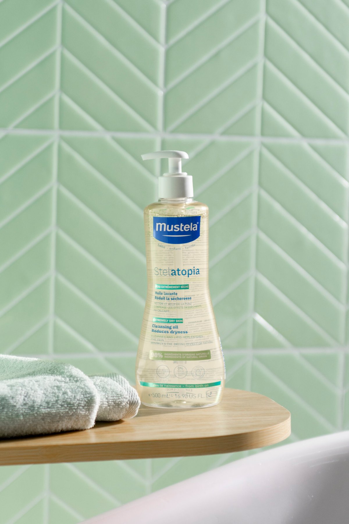 Mustela lança óleo de banho para pele com tendência atópica 1 Mustela lança óleo de banho para pele com tendência atópica