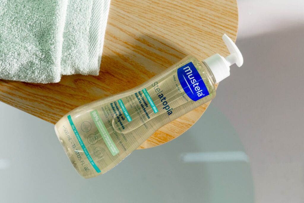 Mustela lança óleo de banho para pele com tendência atópica
