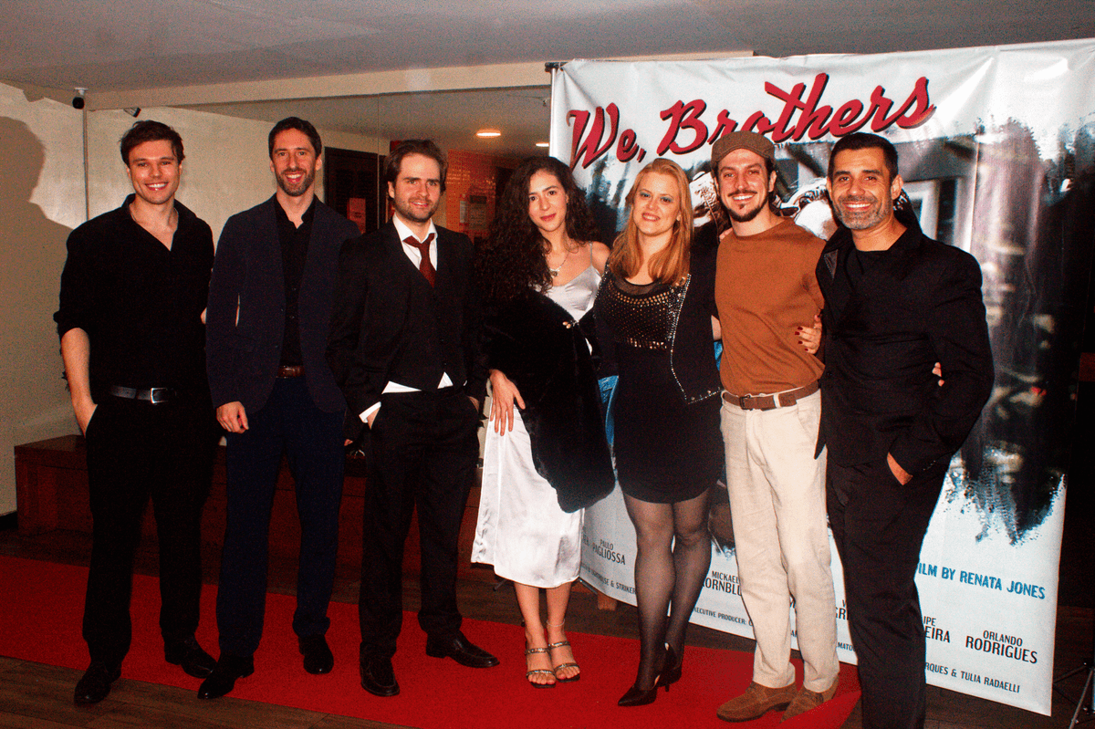Noite de gala marca a estreia de We, Brothers, da diretora Renata Jones