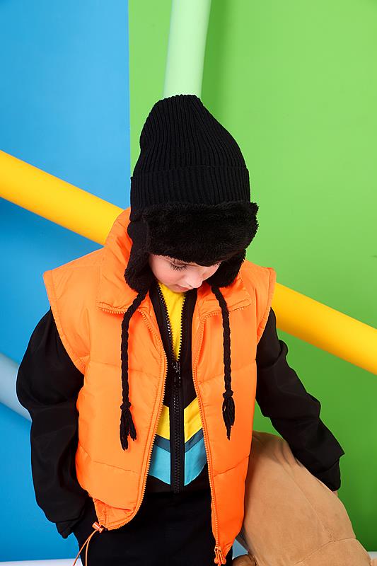 Ai que frio! Editorial de moda de inverno infantil apresenta looks que você pode montar em casa