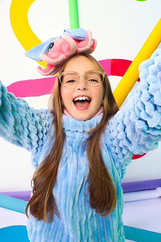 Ai que frio! Editorial de moda de inverno infantil apresenta looks que você pode montar em casa