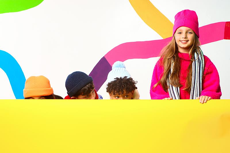 Ai que frio! Editorial de moda de inverno infantil apresenta looks que você pode montar em casa