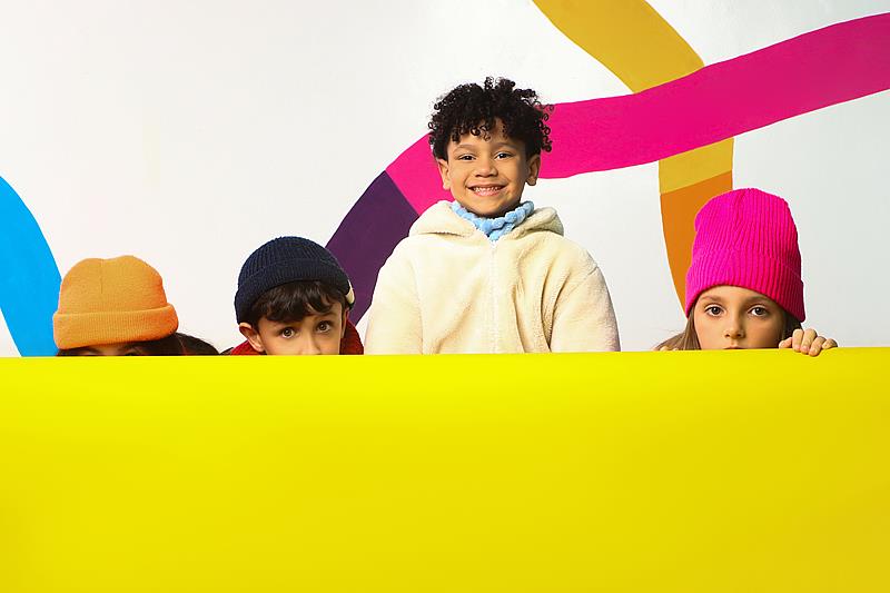 Ai que frio! Editorial de moda de inverno infantil apresenta looks que você pode montar em casa