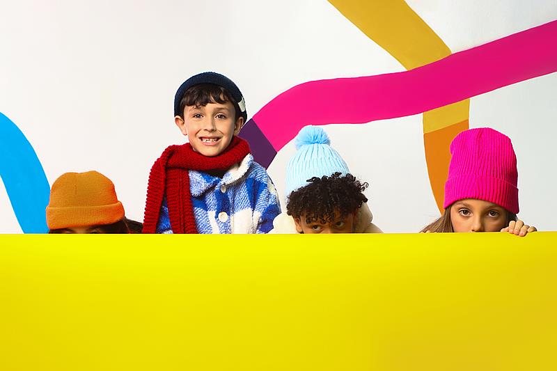 Ai que frio! Editorial de moda de inverno infantil apresenta looks que você pode montar em casa