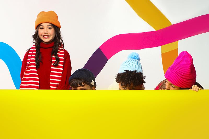 Ai que frio! Editorial de moda de inverno infantil apresenta looks que você pode montar em casa