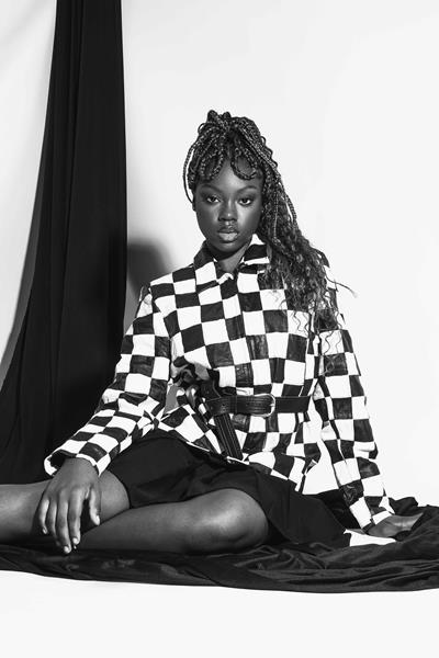 Allx Assessoria aposta no preto e branco em editorial sofisticado de inverno