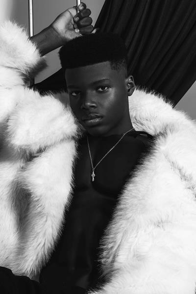 Allx Assessoria aposta no preto e branco em editorial sofisticado de inverno