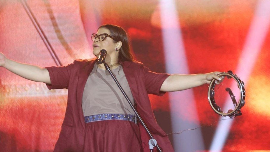 Fenômeno da música gospel, Midian Lima resgata suas raízes em single com medley inédito de “Corinhos de Fogo”