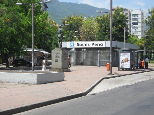 Feira gastronômica ocupa praça na Tijuca com alunos chefs