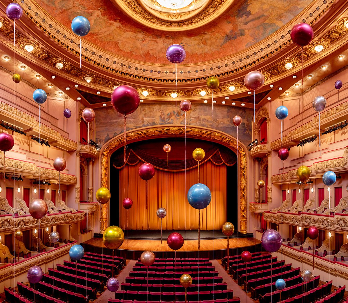 Artista Flávia Junqueira celebra os 116º anos do Theatro Municipal do Rio de Janeiro com instalação inédita no país 1 Artista Flávia Junqueira celebra os 116º anos do Theatro Municipal do Rio de Janeiro com instalação inédita no país