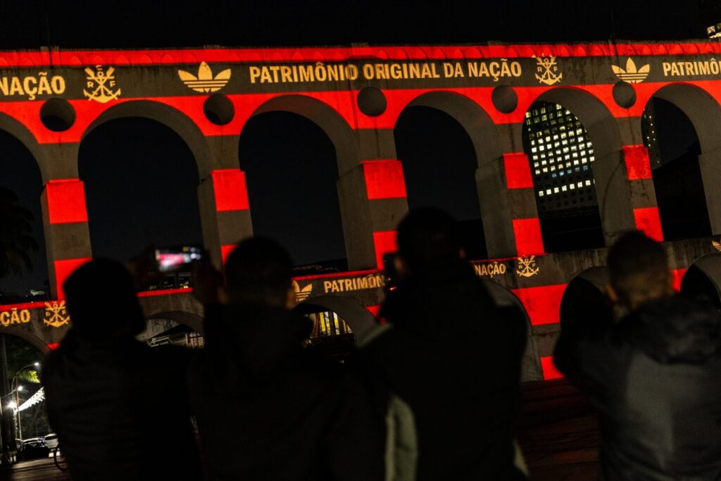 Flamengo projeta sua história nos Arcos da Lapa com a adidas Flamengo projeta sua história nos Arcos da Lapa com a adidas