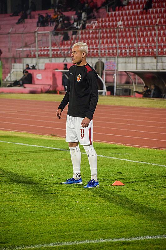 Brasileiro Gustavo Oliveira brilha no futebol boliviano e vira destaque do Real Oruro