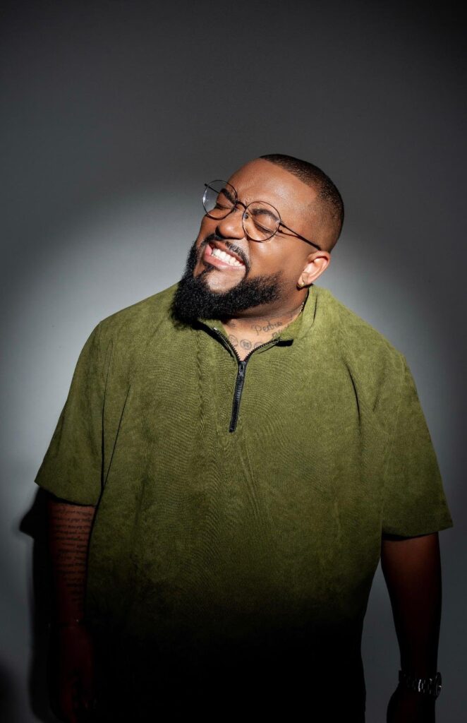 Naldo Benny promete pagode, hits e emoção em Búzios
