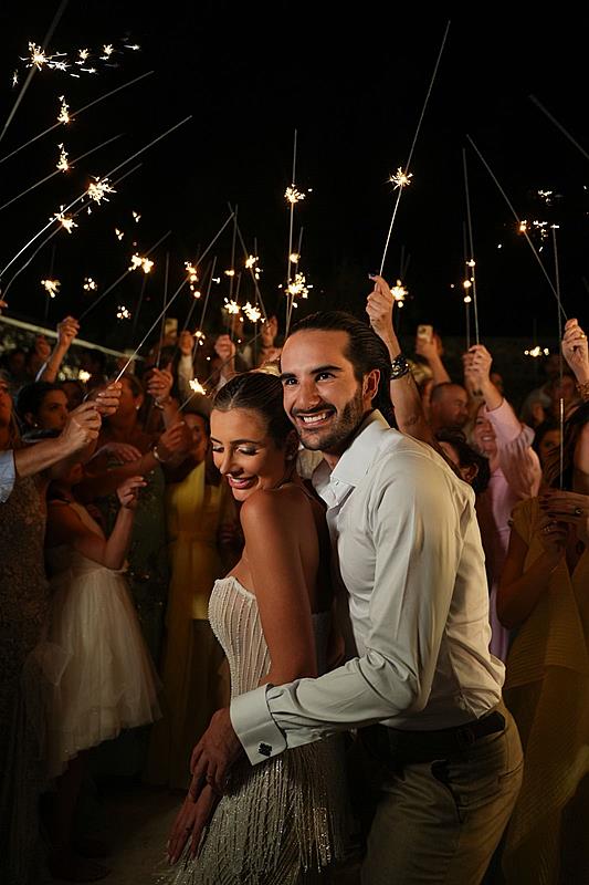 Casamento de luxo em Santorini reúne convidados de 11 estados brasileiros e 5 países 2 Casamento de luxo em Santorini reúne convidados de 11 estados brasileiros e 5 países