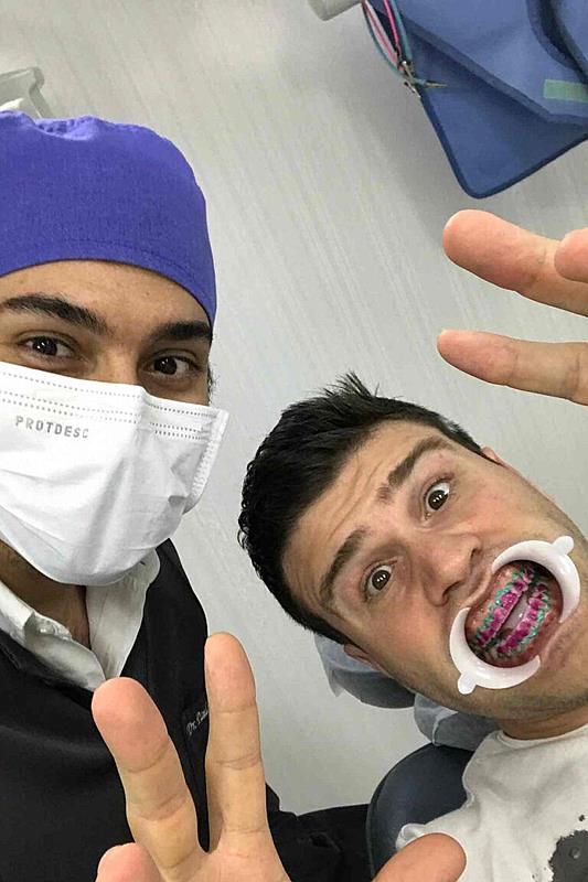 De sorriso novo, o fotógrafo Nelson Miranda faz parceria com o Dr. Paulo Moreira, responsável pelas lentes dental dos famosos