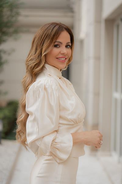 Conheça a Dra. Katia Gomes: a médica que une ciência, estética e resultados duradouros — e que já conquistou celebridades com seu método exclusivo de emagrecimento e cuidados integrados 3 Conheça a Dra. Katia Gomes: a médica que une ciência, estética e resultados duradouros — e que já conquistou celebridades com seu método exclusivo de emagrecimento e cuidados integrados