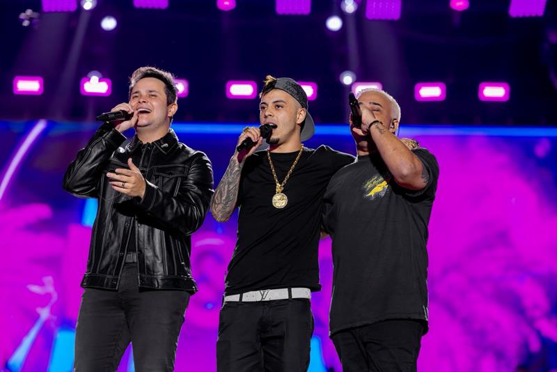 Matheus & Kauan lançam nova versão de “A Nossa Praia” com participação especial de MC Tuto, gravada ao vivo na ExpoCrato 2025