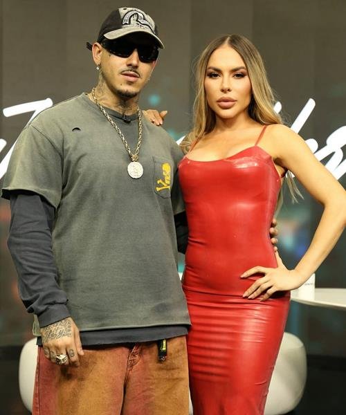 Juliana Herc brilha na Record News com programa que conquista o Brasil, Europa e África