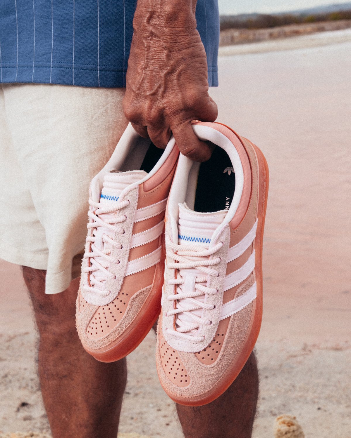 Bad Bunny lança tênis Gazelle “Cabo Rojo” com adidas 1 Bad Bunny lança tênis Gazelle “Cabo Rojo” com adidas