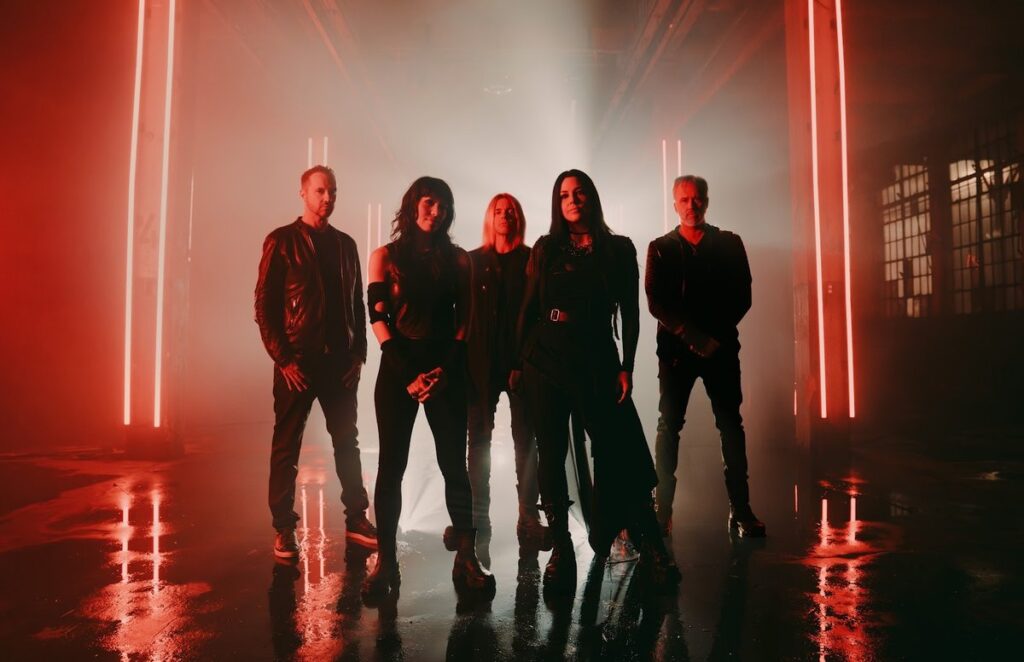 Evanescence e K.Flay lançam clipe de “Fight Like a Girl”