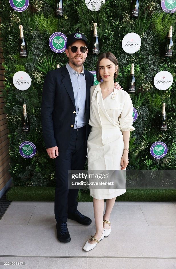 Calvin Klein veste Lily Collins na final masculina de Wimbledon, em Londres