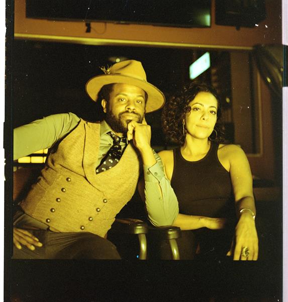 Samantha Schmütz e Adrian Younge lançam o aguardado álbum Samantha & Adrian pelo Linear Labs