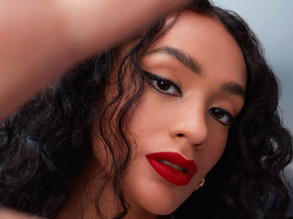 Avon celebra o Dia do Batom com live e promoções