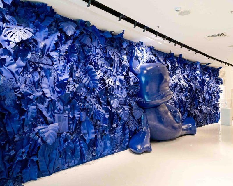 Curupira azul: SAFE Art assina nova instalação no Shopping Leblon