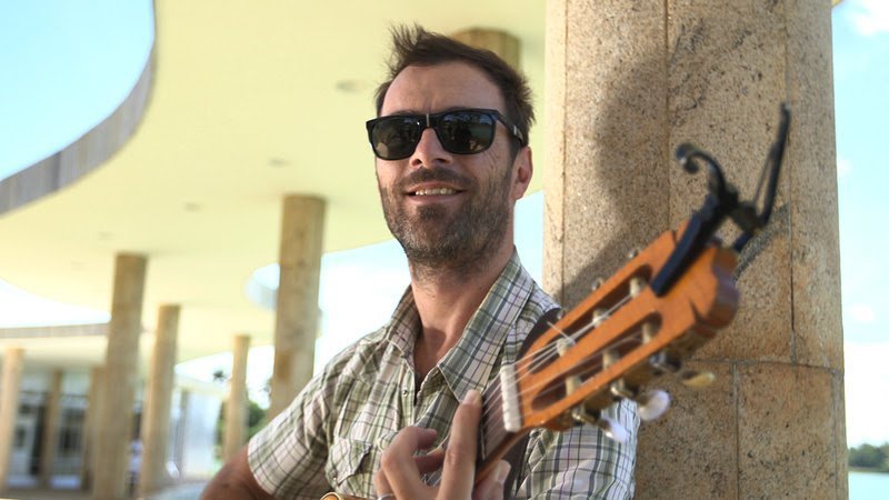 Paulinho Moska e Kevin Johansen exploram Minas em série da TV Cultura