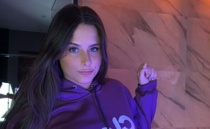 Após passar por relacionamentos ruins, Julssy fica rica e vira TOP 1 do Close Fans