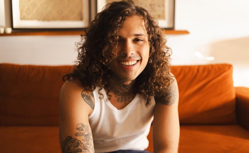 Vitão lança “Sacode” e inicia nova fase mais conectado com sua essência Vitão lança “Sacode” e inicia nova fase mais conectado com sua essência