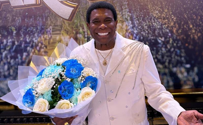 Neguinho da Beija-Flor faz show neste sábado (16), no Casarão do Firmino