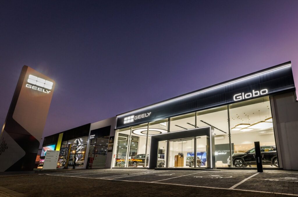 Geely inaugura sua 1ª concessionária no Brasil com toque local